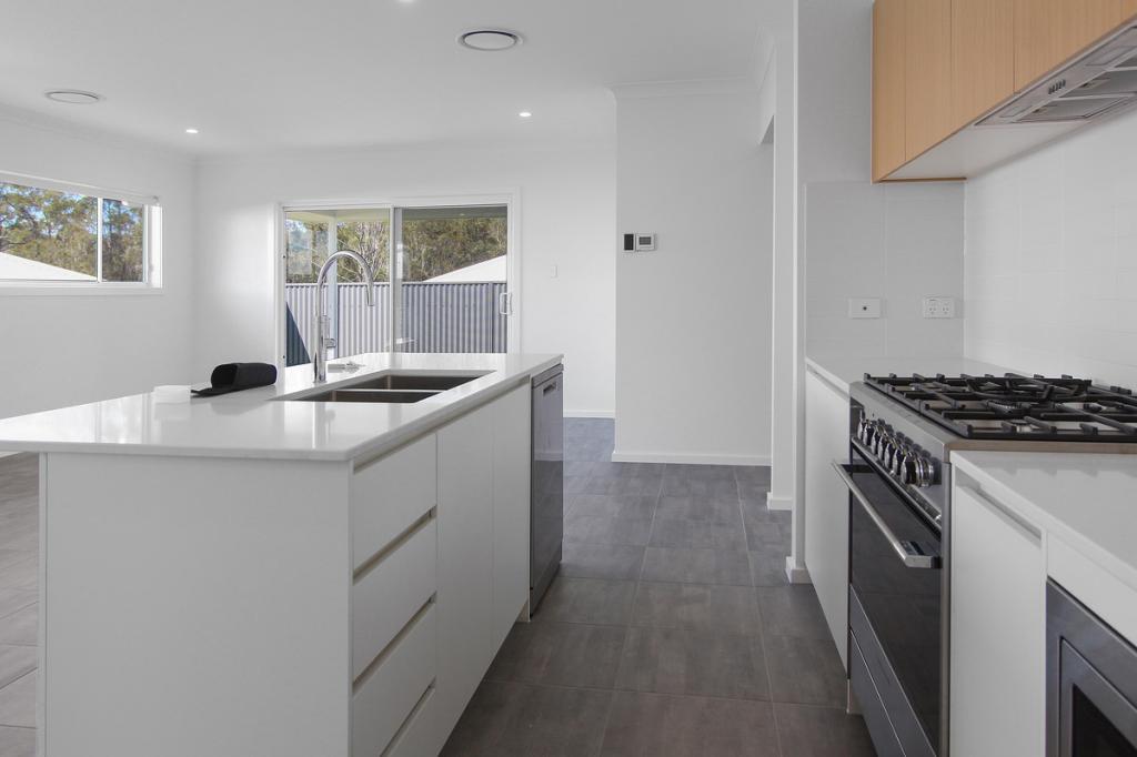12 Staghorn St, Thrumster, NSW 2444