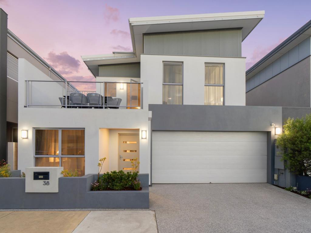 38 Lullworth Tce, North Coogee, WA 6163