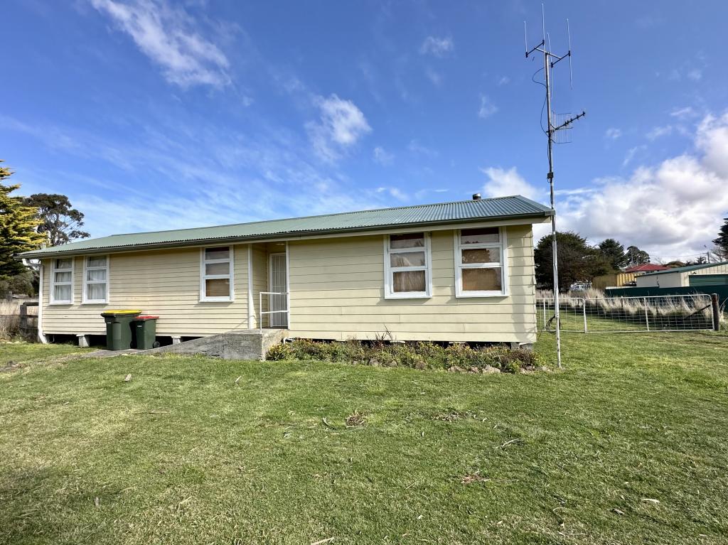 35 Bentley St, Nimmitabel, NSW 2631