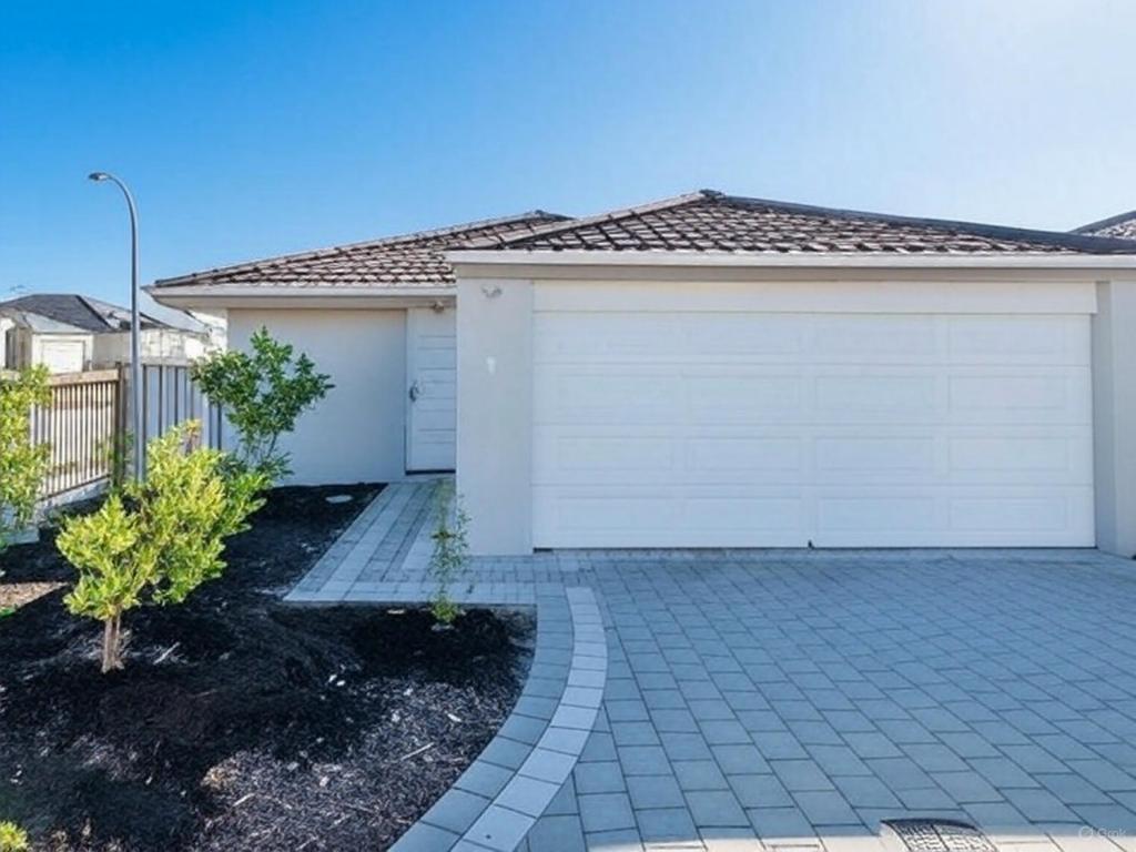 1/2 Positano Cres, Yangebup, WA 6164