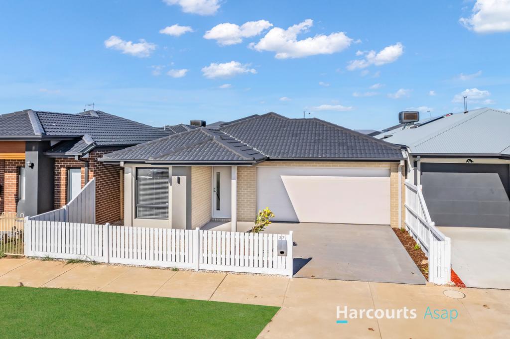 37 Derrimut St, Rockbank, VIC 3335