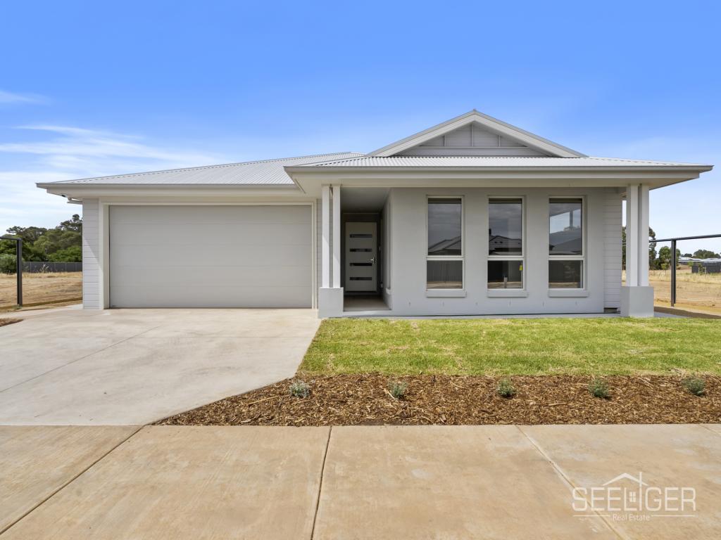 11 WOODLANDS DR, YARRAWONGA, VIC 3730