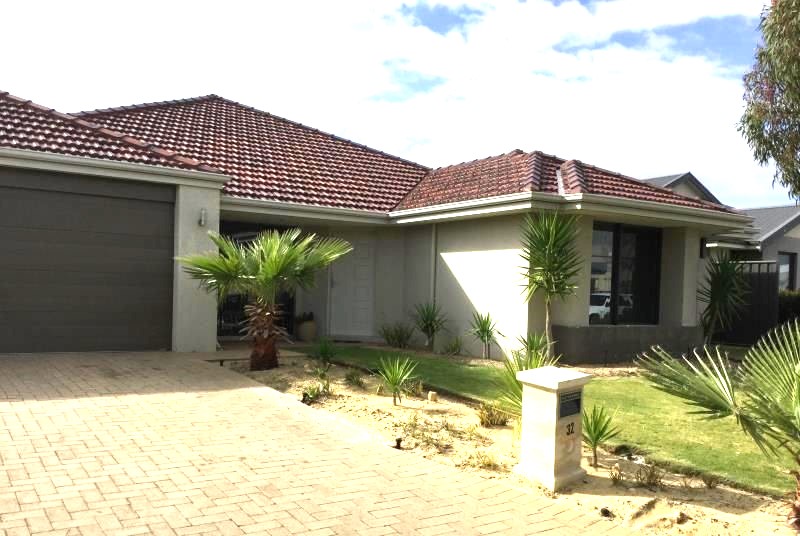 32 BELLAS CCT, PIARA WATERS, WA 6112