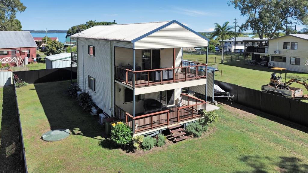 8 Wattle St, Russell Island, QLD 4184