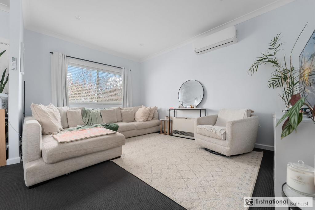 2 Chifley Pl, West Bathurst, NSW 2795