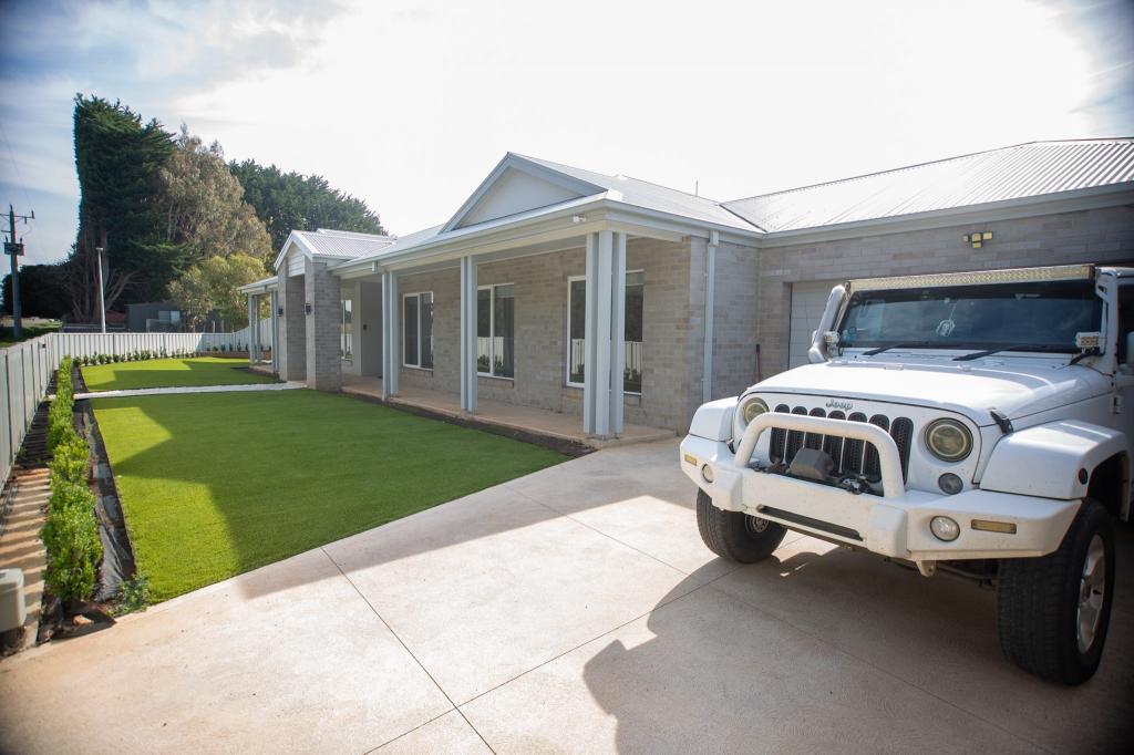 9 Karmen Ct, Lancefield, VIC 3435