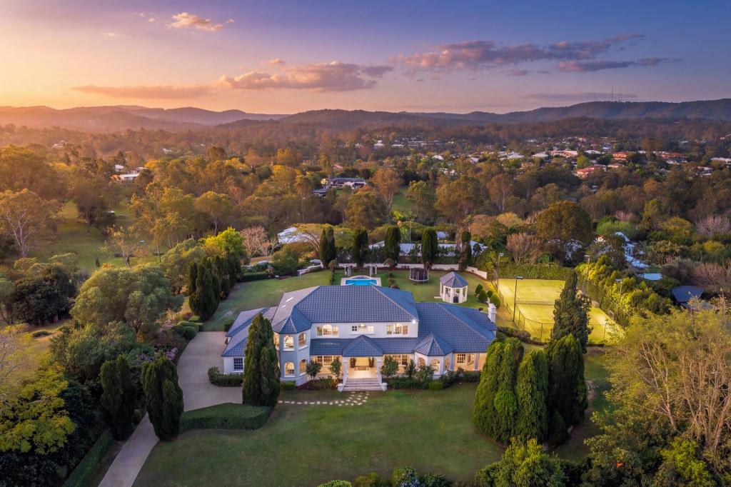 17 Leatherwood Pl, Brookfield, QLD 4069