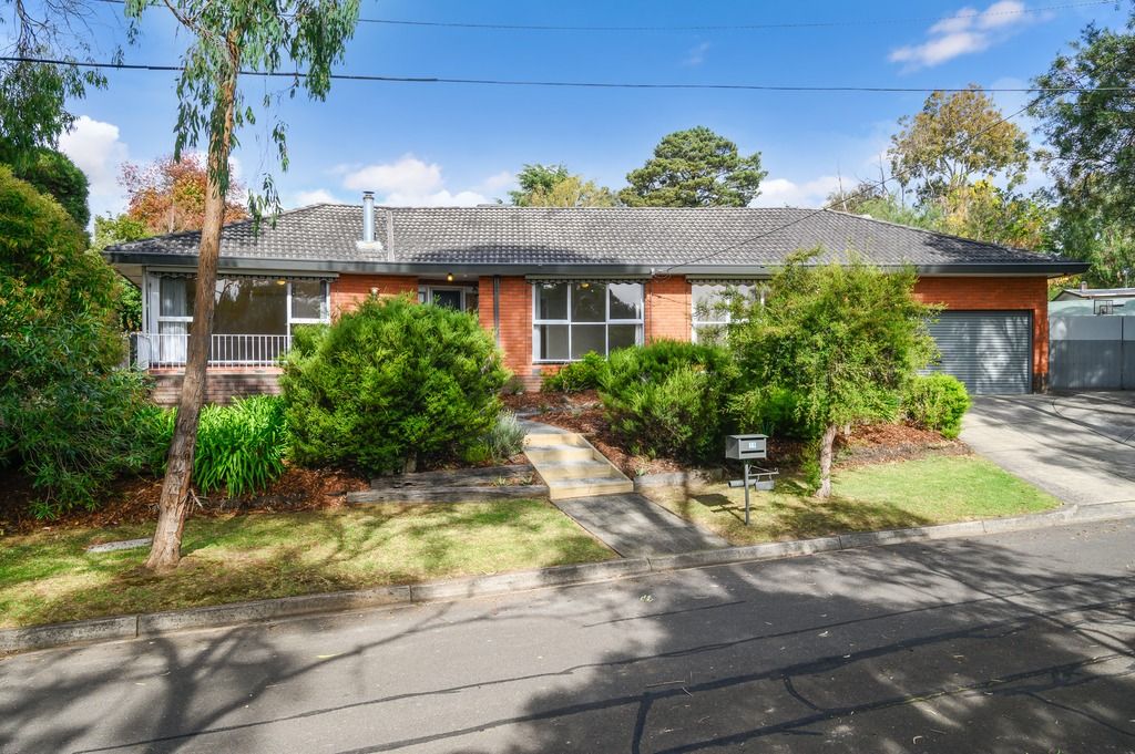 19 Lee-Ann Cres, Croydon, VIC 3136