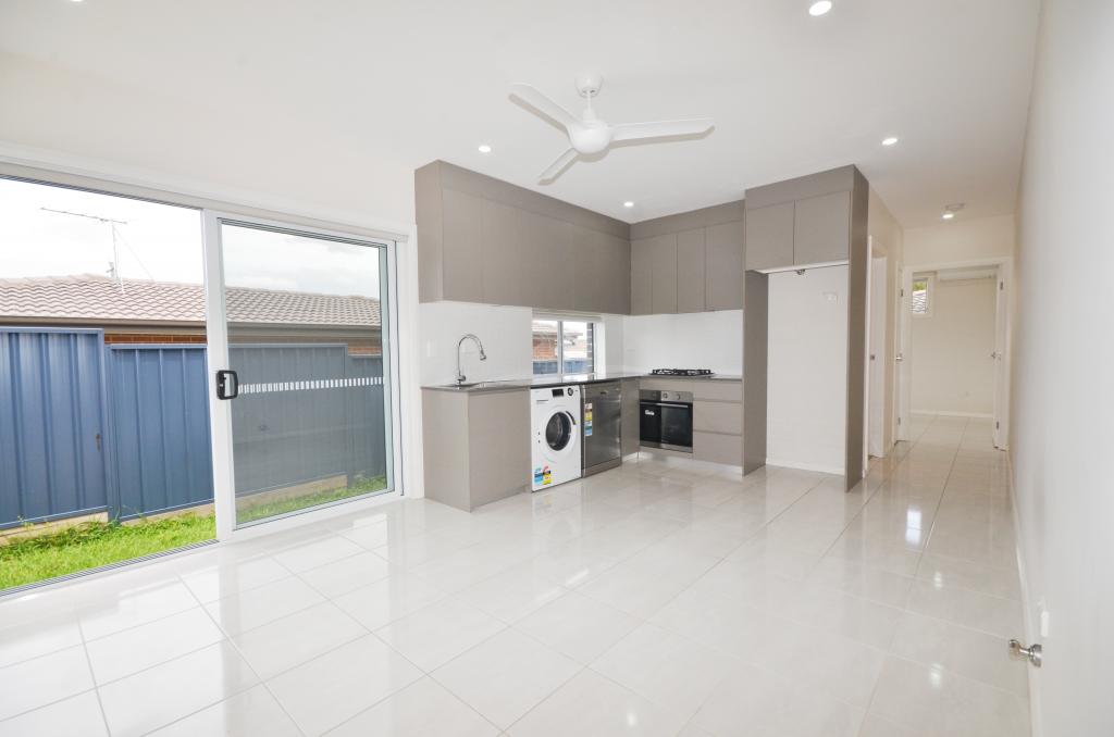 2/18 Collins St, Pendle Hill, NSW 2145