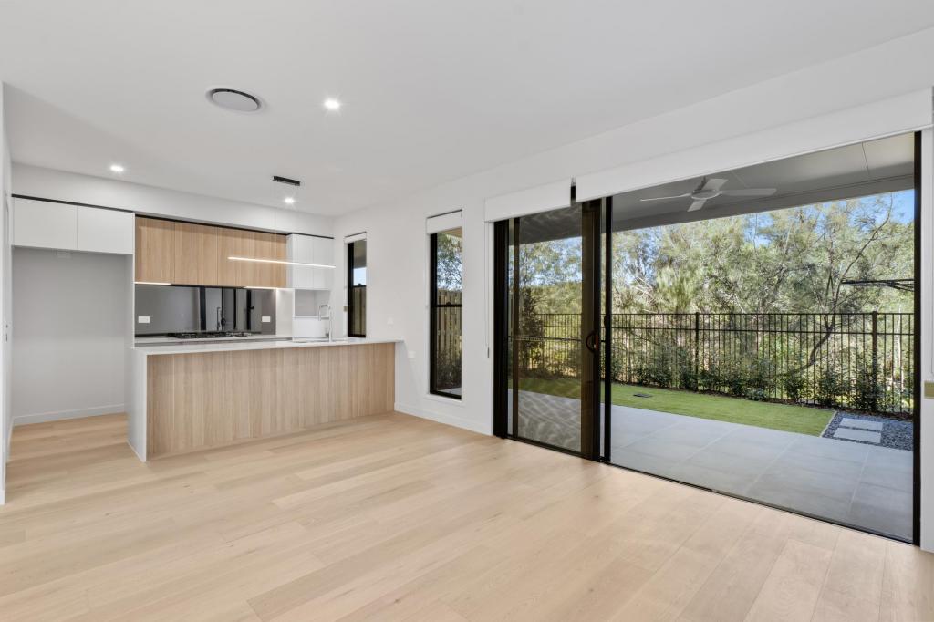 75/1 LAKE SERENITY BVD, HELENSVALE, QLD 4212