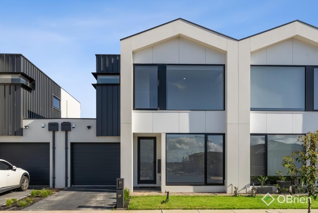 37 STELLAR RD, BONNIE BROOK, VIC 3335