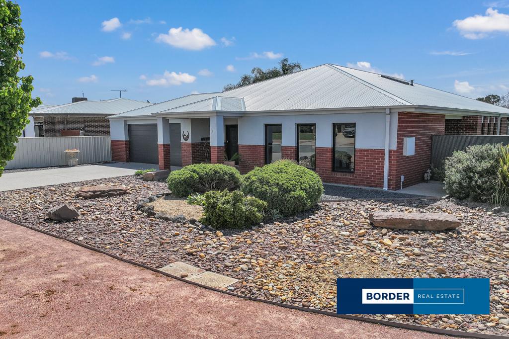 11 FORFAR DR, MOAMA, NSW 2731