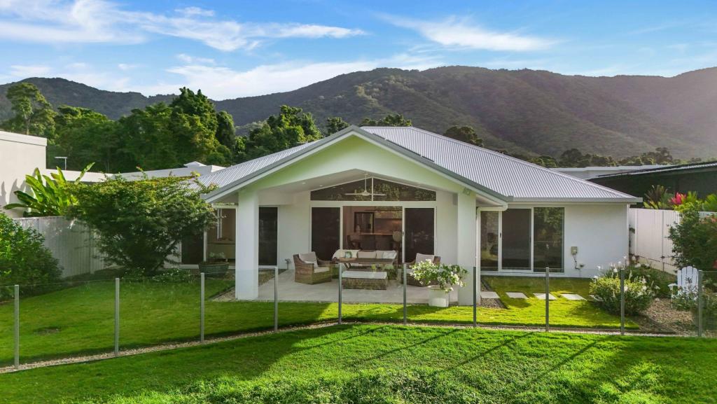 11 Beachside Cl, Palm Cove, QLD 4879