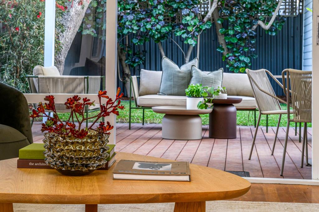 8 Saunders St, Swanbourne, WA 6010