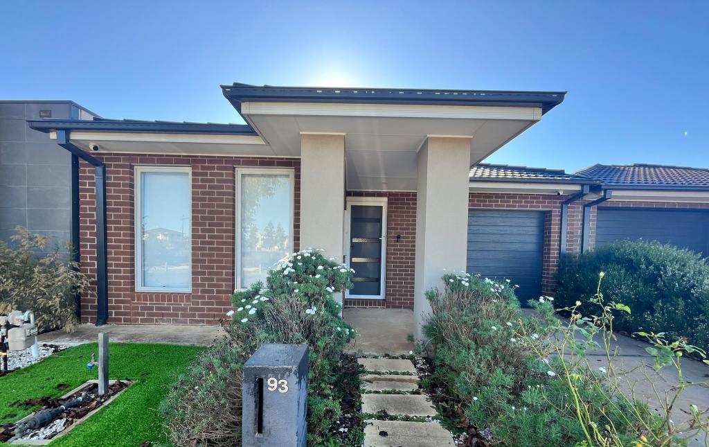 93 Bingham Cct, Thornhill Park, VIC 3335