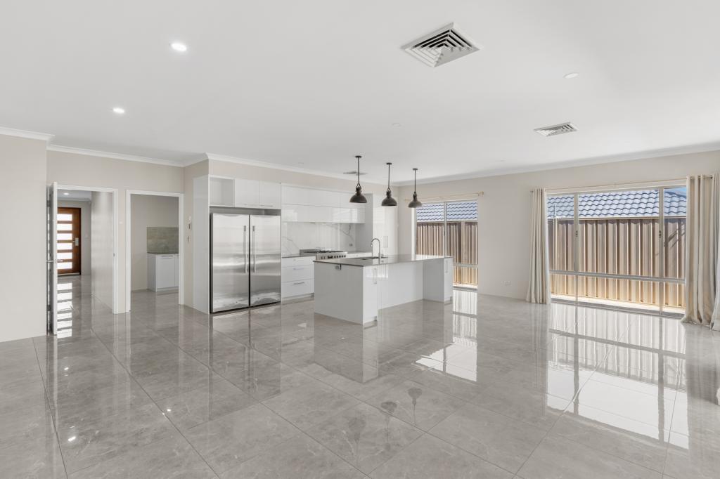 8 MULLOWAY ST, TWO ROCKS, WA 6037