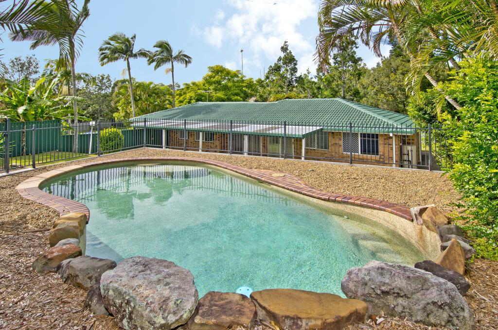 13 Duesbury Cres, Edens Landing, QLD 4207