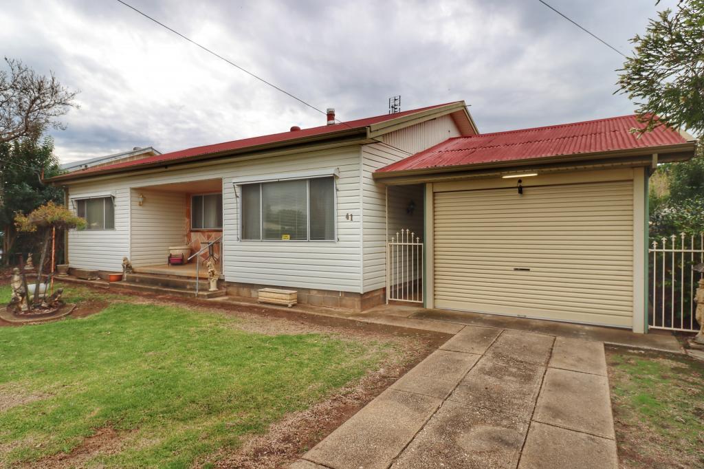 41 Lee St, Cowra, NSW 2794