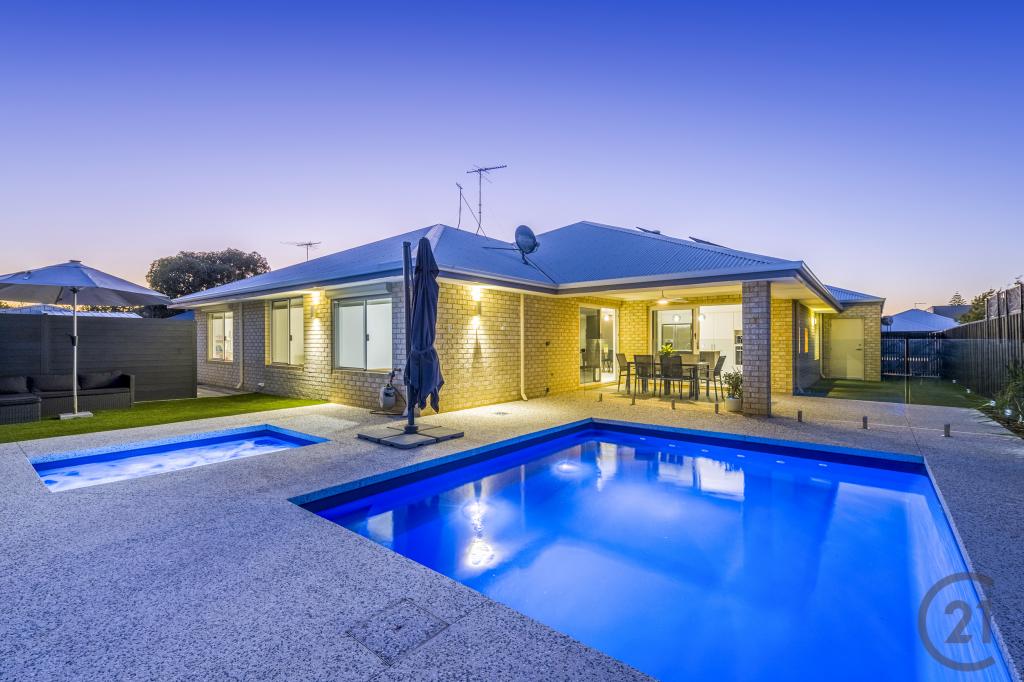 247 Peelwood Pde, Halls Head, WA 6210