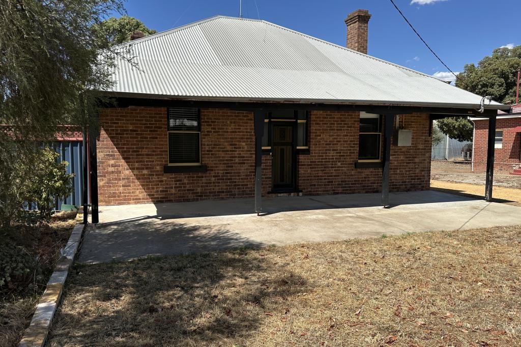 24 Richardson St, Katanning, WA 6317