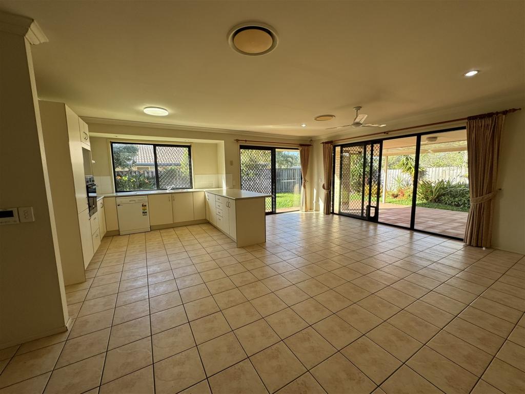 22 Holland Cres, Wynnum West, QLD 4178