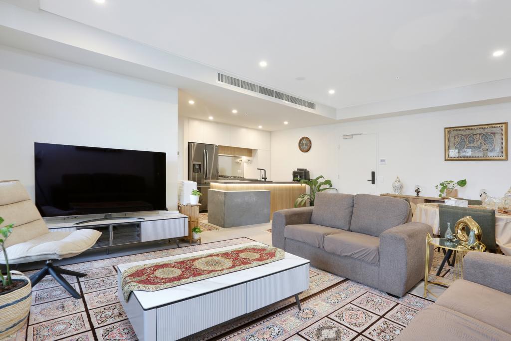 305/8 WHITE HART DR, ROUSE HILL, NSW 2155