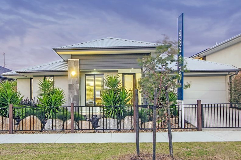 33 PALMERS RD, WILLIAMS LANDING, VIC 3027