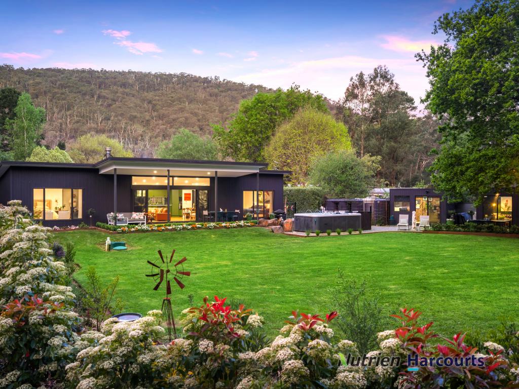 19 RIVERSIDE CRES, FLOWERDALE, VIC 3717