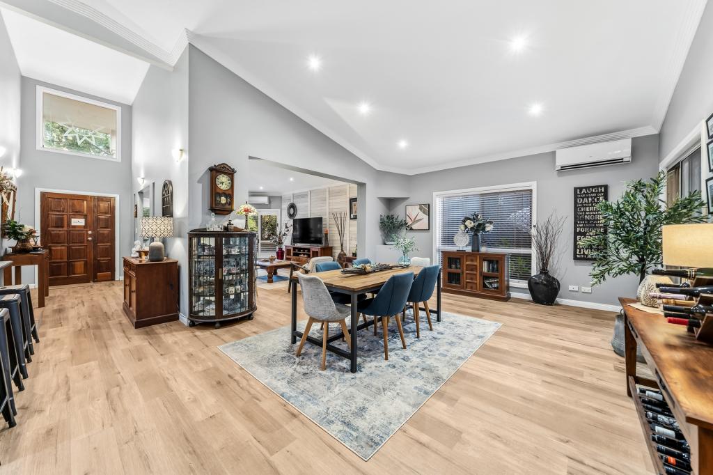 4 Diamondy Cl, Forest Lake, QLD 4078