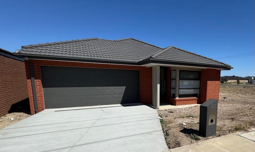 237 Walker St, Sebastopol, VIC 3356