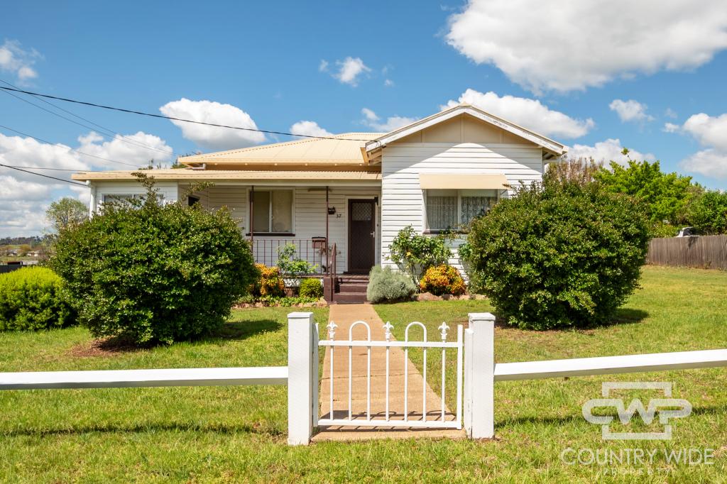 37 Mossman St, Glen Innes, NSW 2370