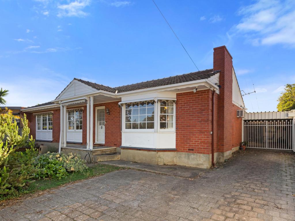 18 Seaview Rd, Morphett Vale, SA 5162