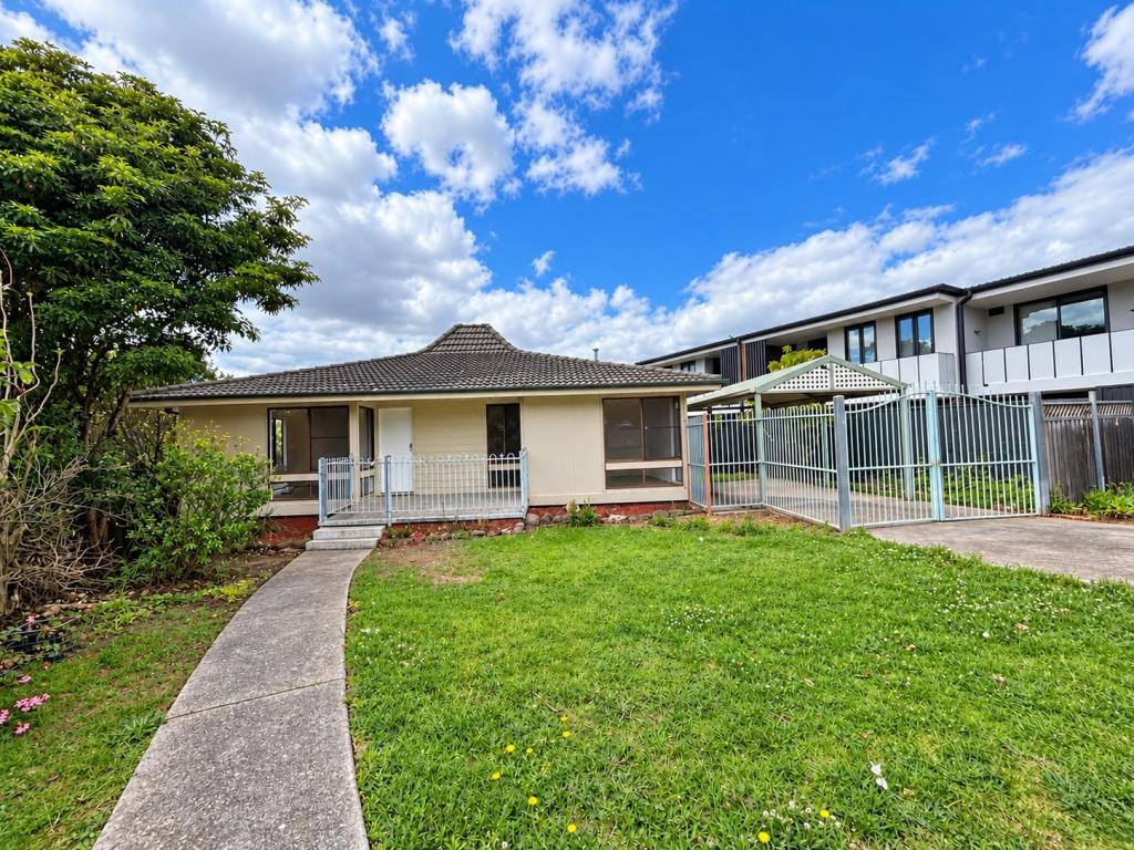 18 Karingal Pl, Bradbury, NSW 2560