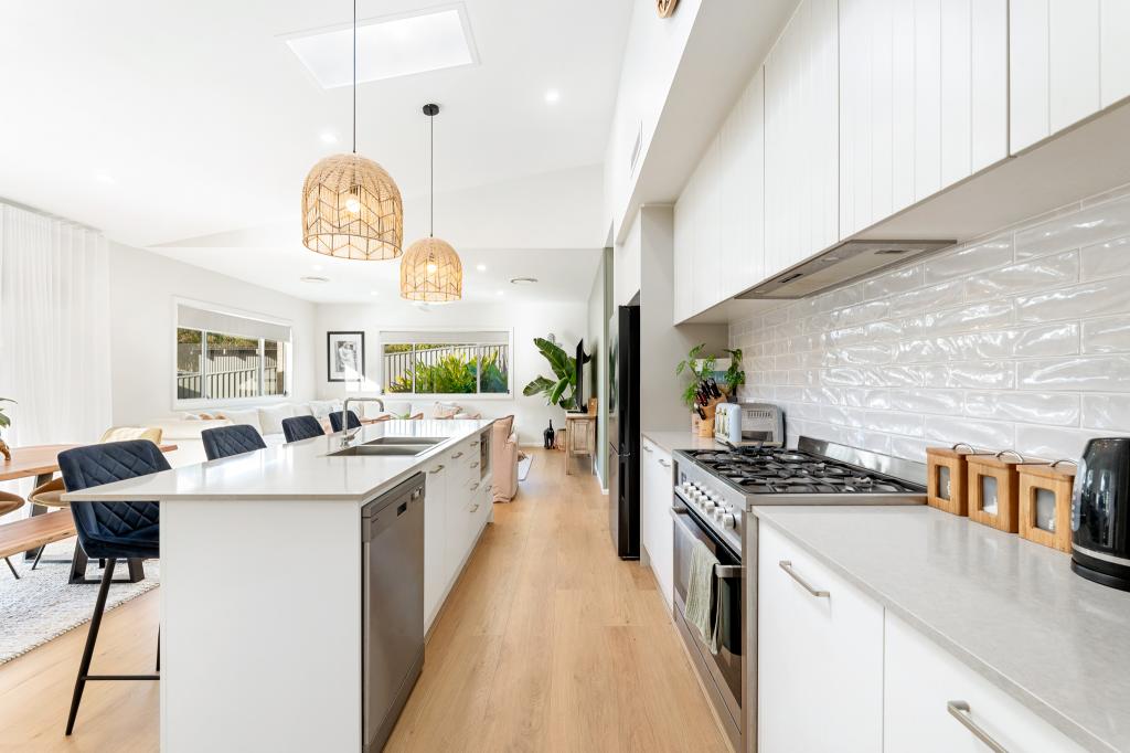 4 Mckenzies Cres, Malua Bay, NSW 2536