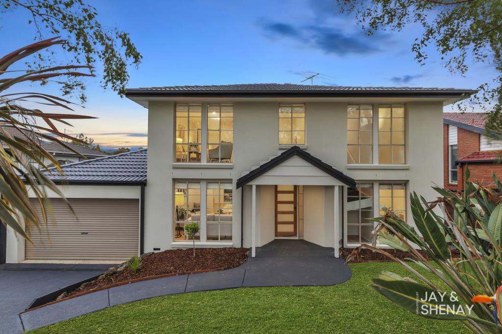 16 LAWRENCE DR, BERWICK, VIC 3806