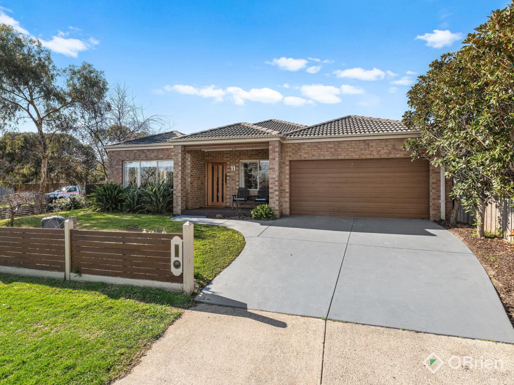 11 Charles Sturt Pl, Pakenham, VIC 3810