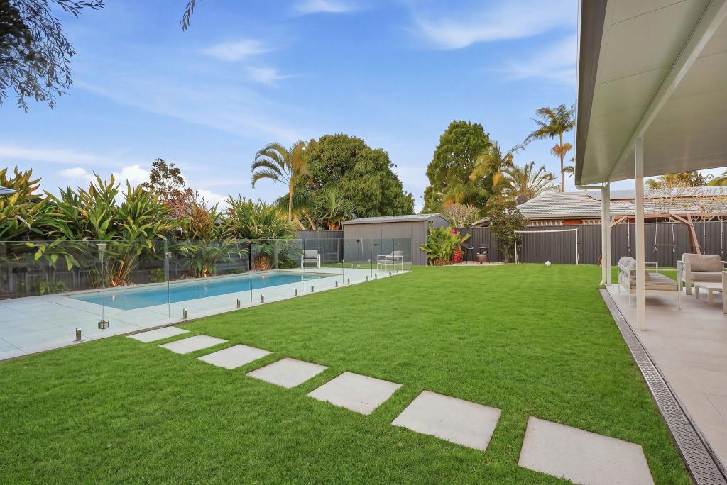25 Seabrook St, Elanora, QLD 4221
