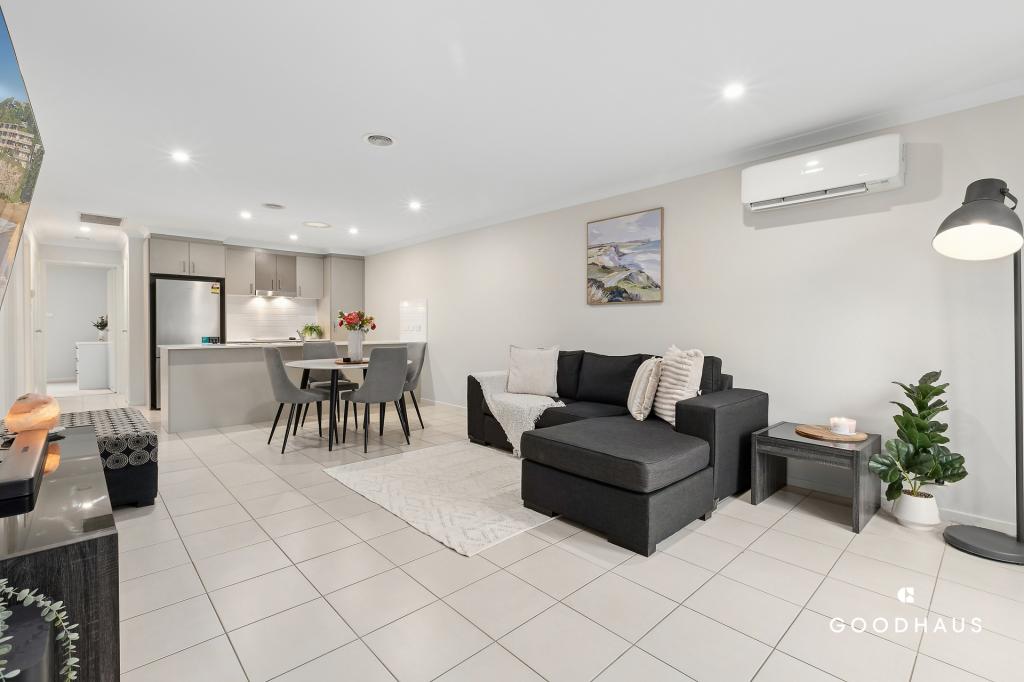 15/4 LAWRENSON CCT, JACKA, ACT 2914