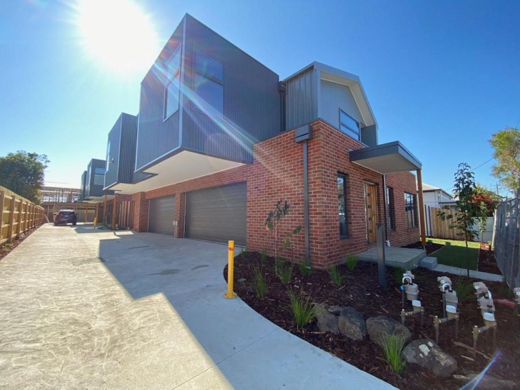 2/30-32 West Fyans St, Newtown, VIC 3220