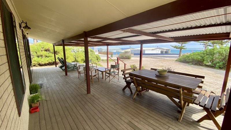 1-3 Bay Rd, Venus Bay, SA 5607