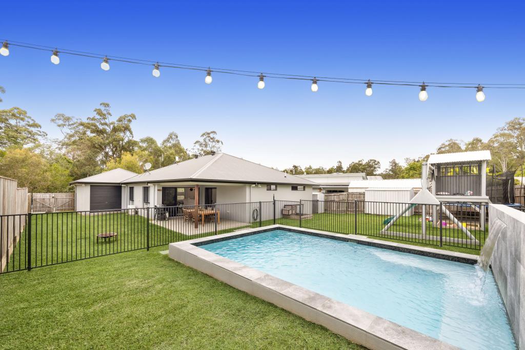 9 Eumeralla Cres, Landsborough, QLD 4550