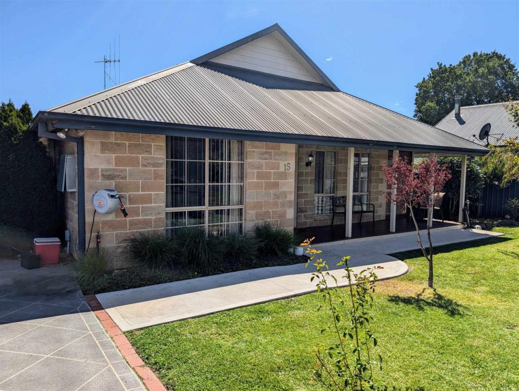 15 Charles St, Blayney, NSW 2799