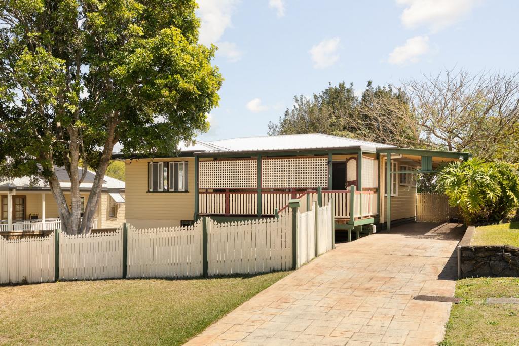 27 Normanton St, Stafford Heights, QLD 4053