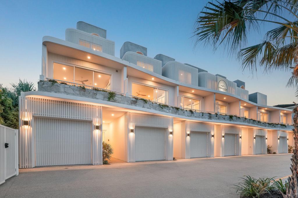 2/10-12 JENNIFER AVE, RUNAWAY BAY, QLD 4216