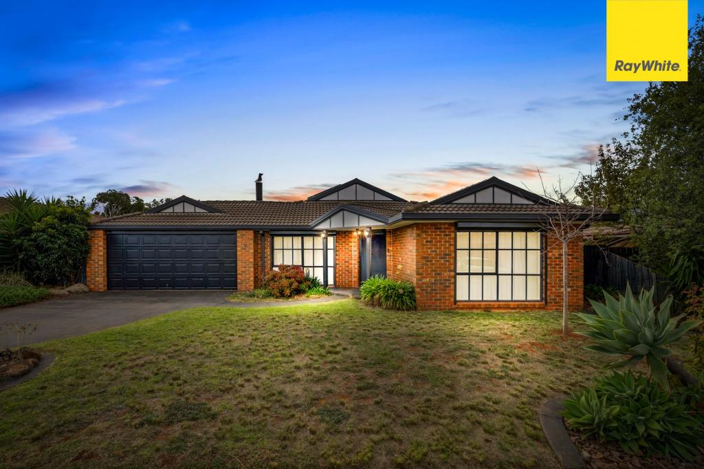16 CLARENDON DR, MELTON SOUTH, VIC 3338