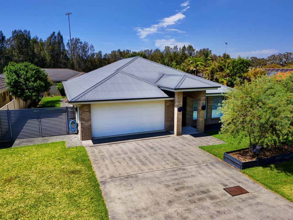 31 James Foster Dr, Black Head, NSW 2430
