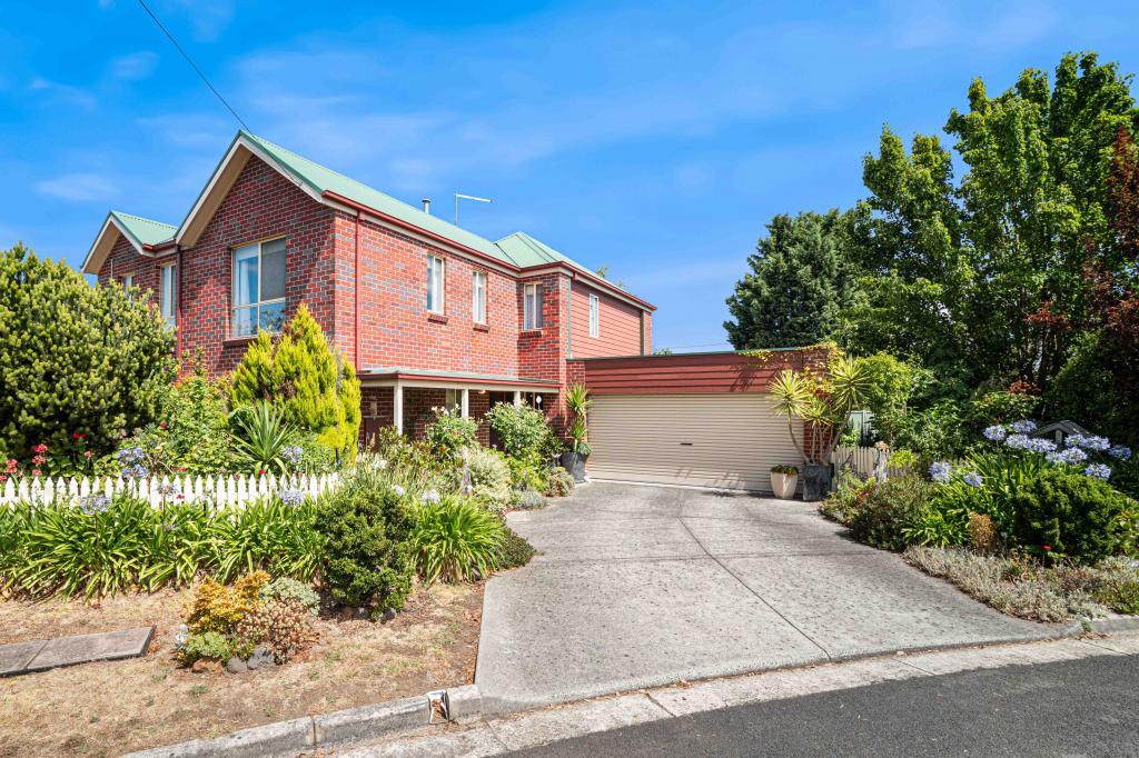 4 Bentley Pl, Ballarat East, VIC 3350