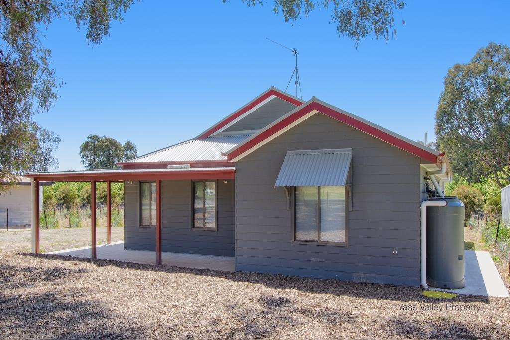 12 Camden St, Binalong, NSW 2584