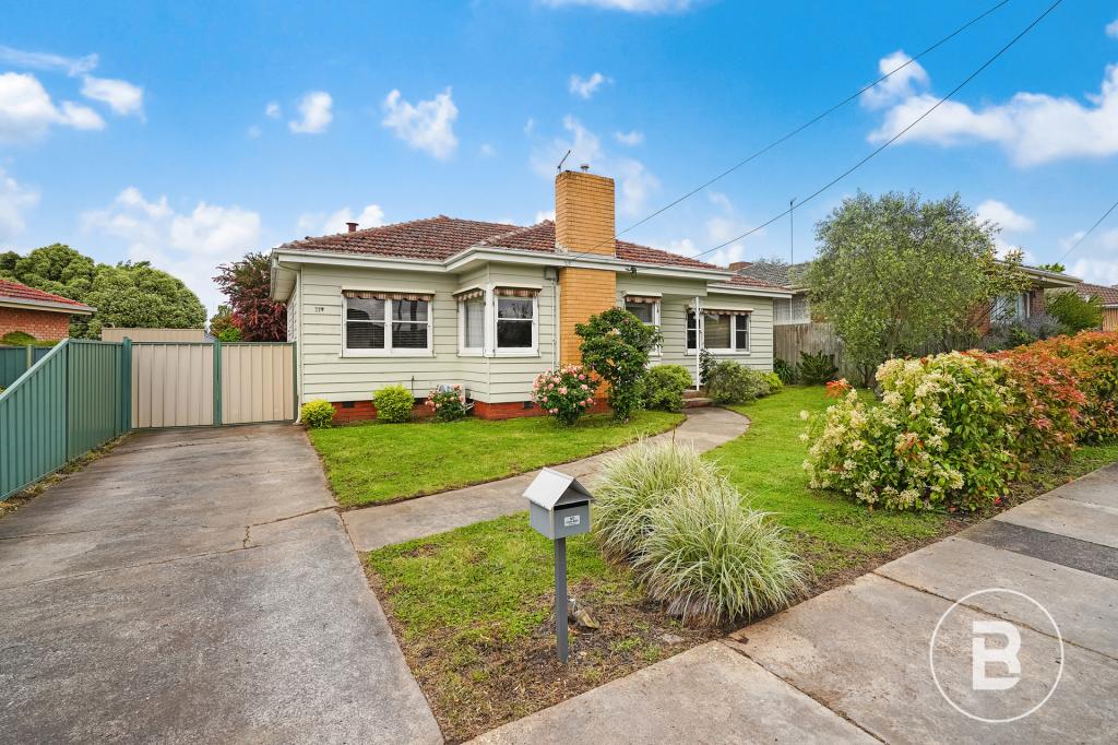 352 FOREST ST, WENDOUREE, VIC 3355