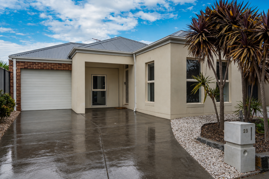 25 Highbury Cct, Craigieburn, VIC 3064